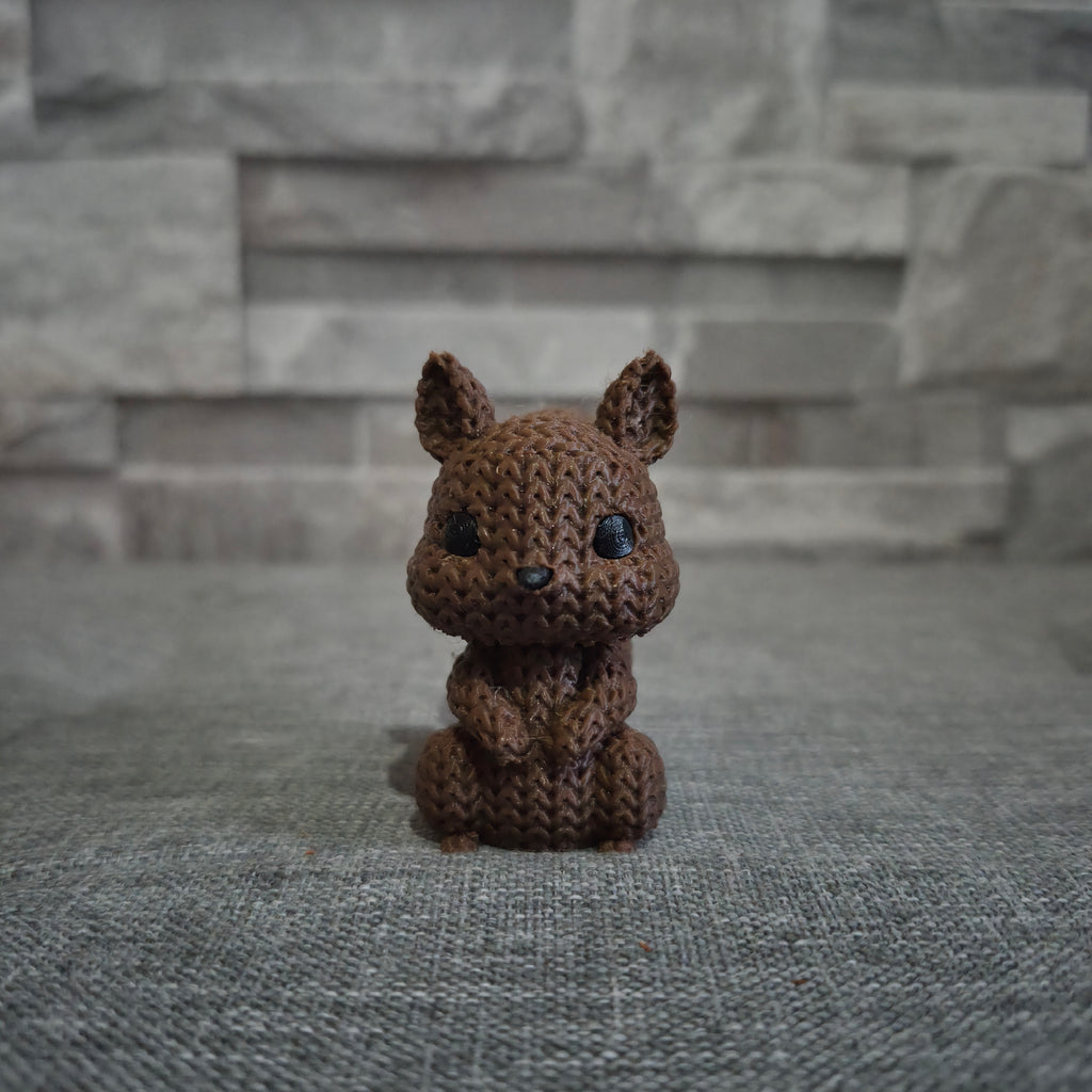Figurine écureuil tricot 3D • Sculpture artisanale • Déco forestière