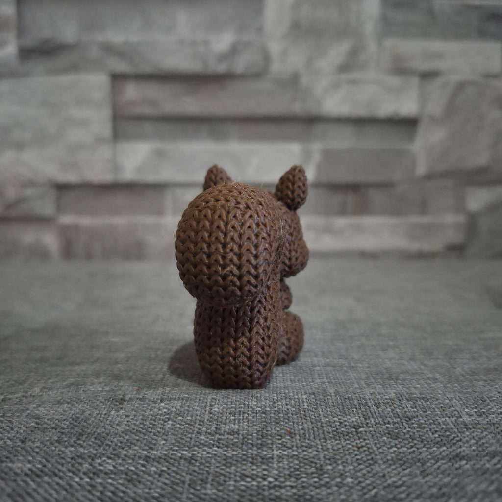 Figurine écureuil tricot 3D • Sculpture artisanale • Déco forestière