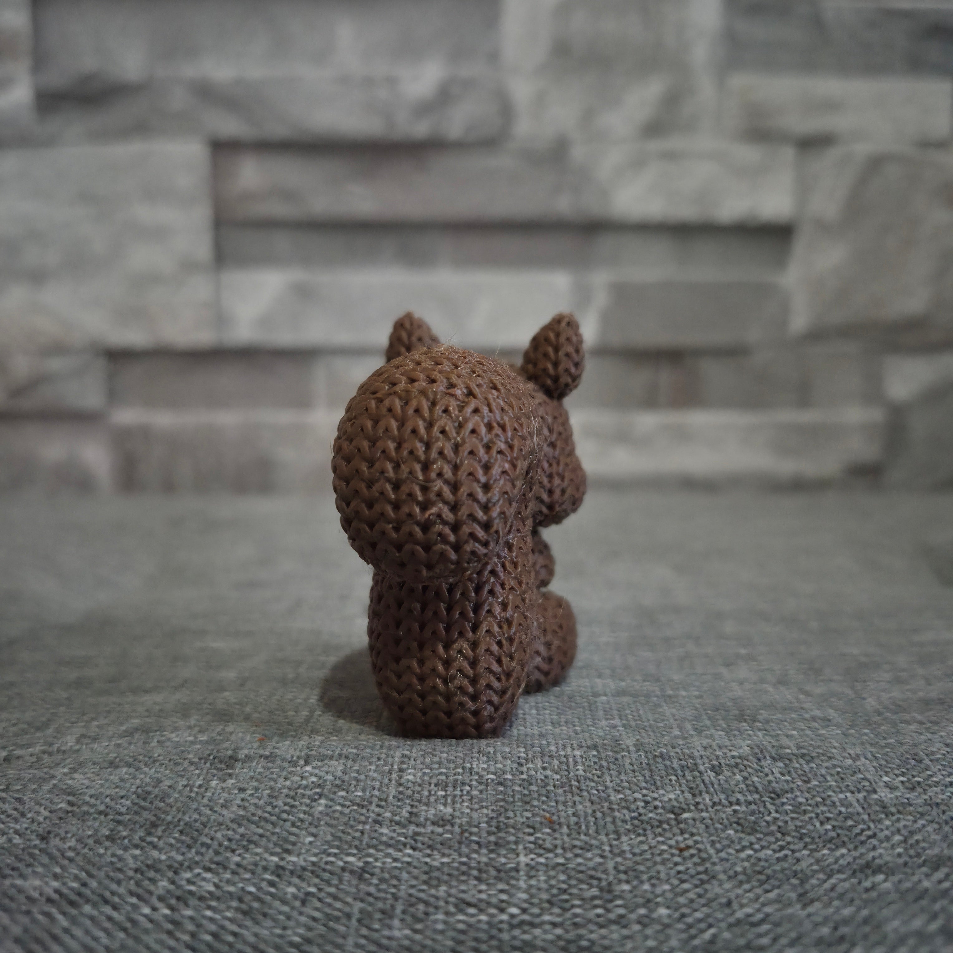 Figurine écureuil tricot 3D • Sculpture artisanale • Déco forestière