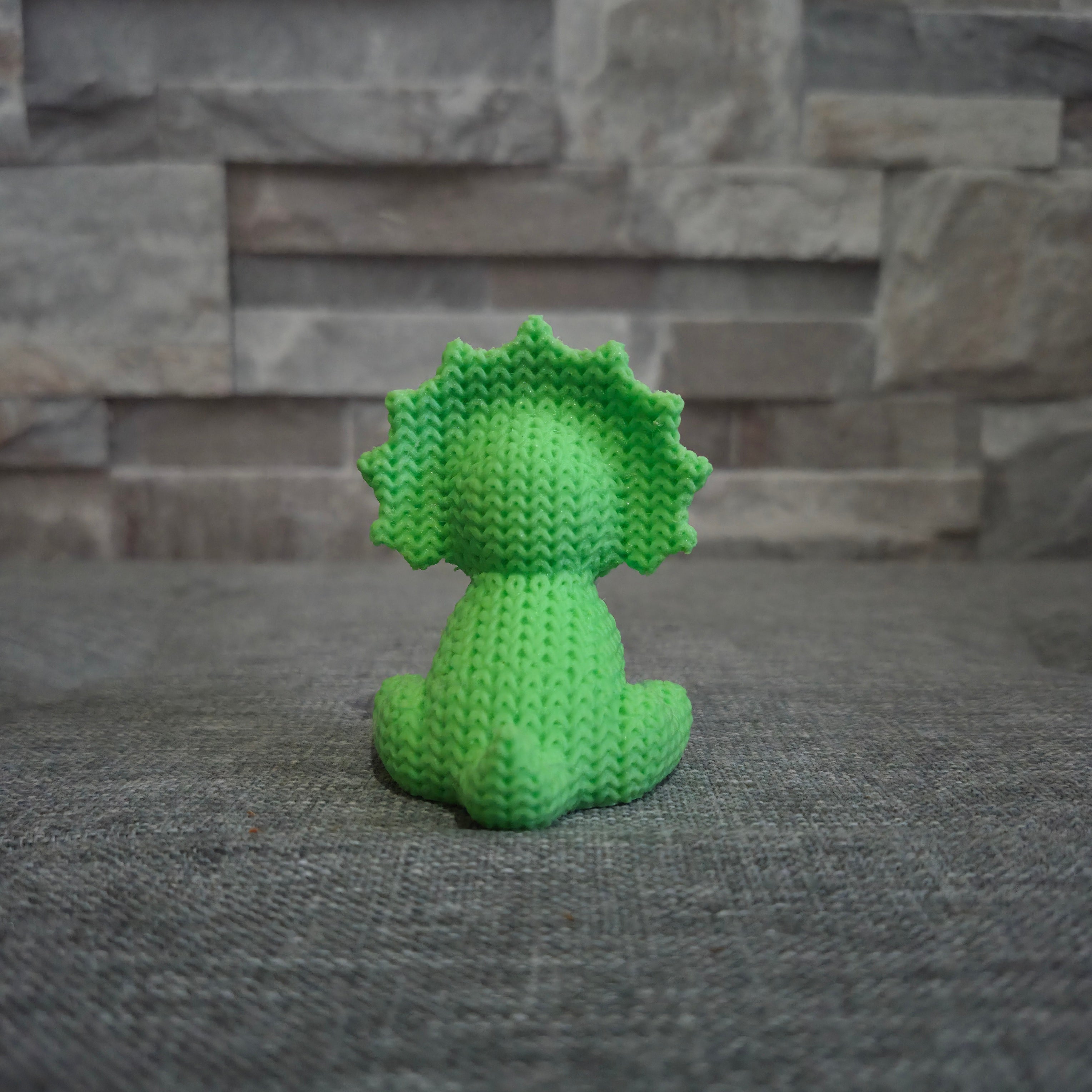Figurine triceratops tricot 3D • Sculpture artisanale dinosaure • Déco originale