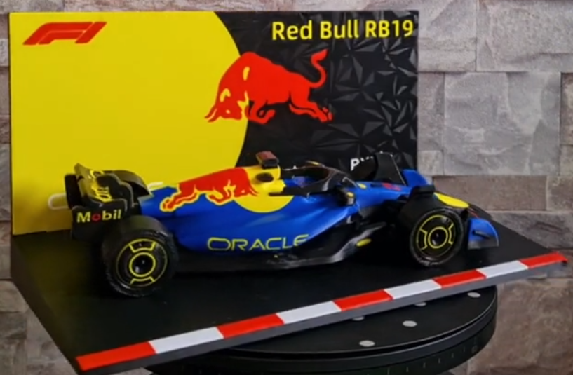 Voiture de course décorative en impression 3D avec socle