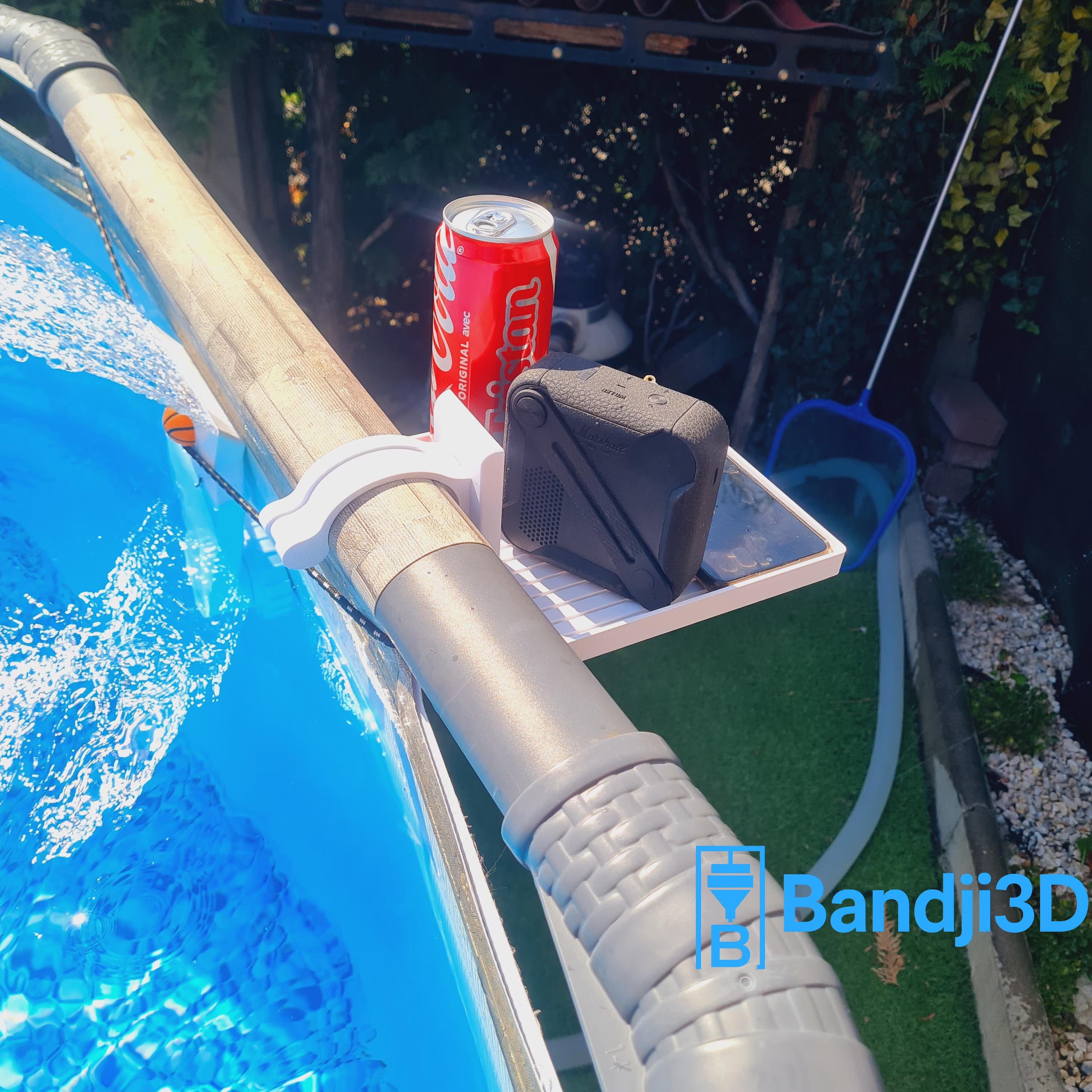 Support Piscine 3D – Plateau Flottant Boisson & Smartphone | Bandji3D Bandji3D