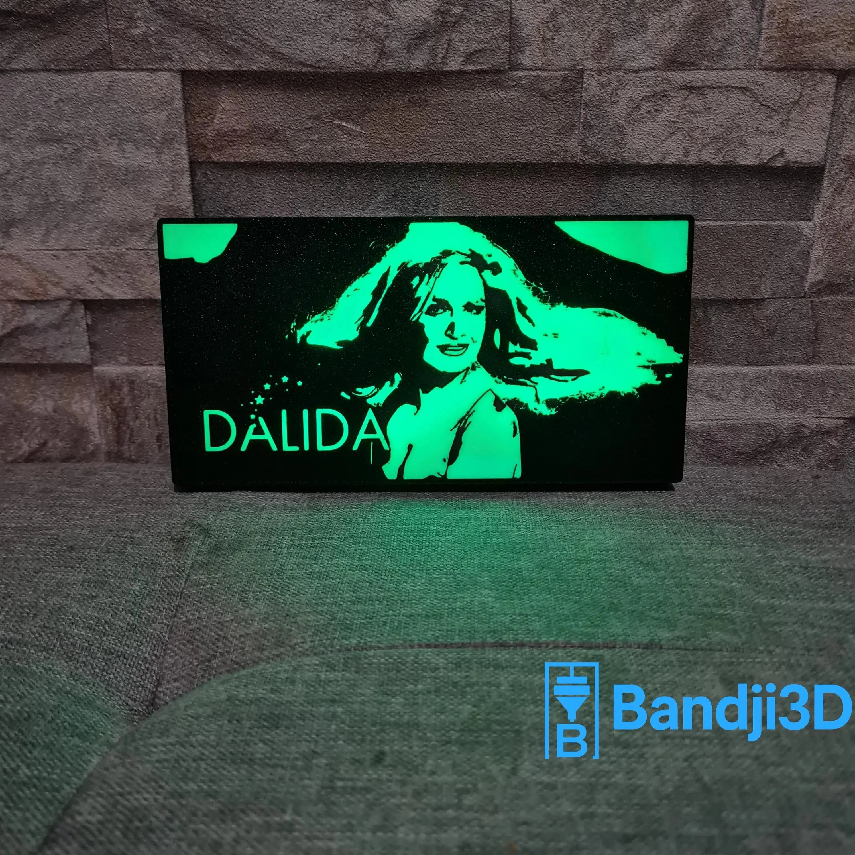 Lampe LED Dalida – Portrait Gravé & Personnalisation au Dos | Bandji3D Bandji3D