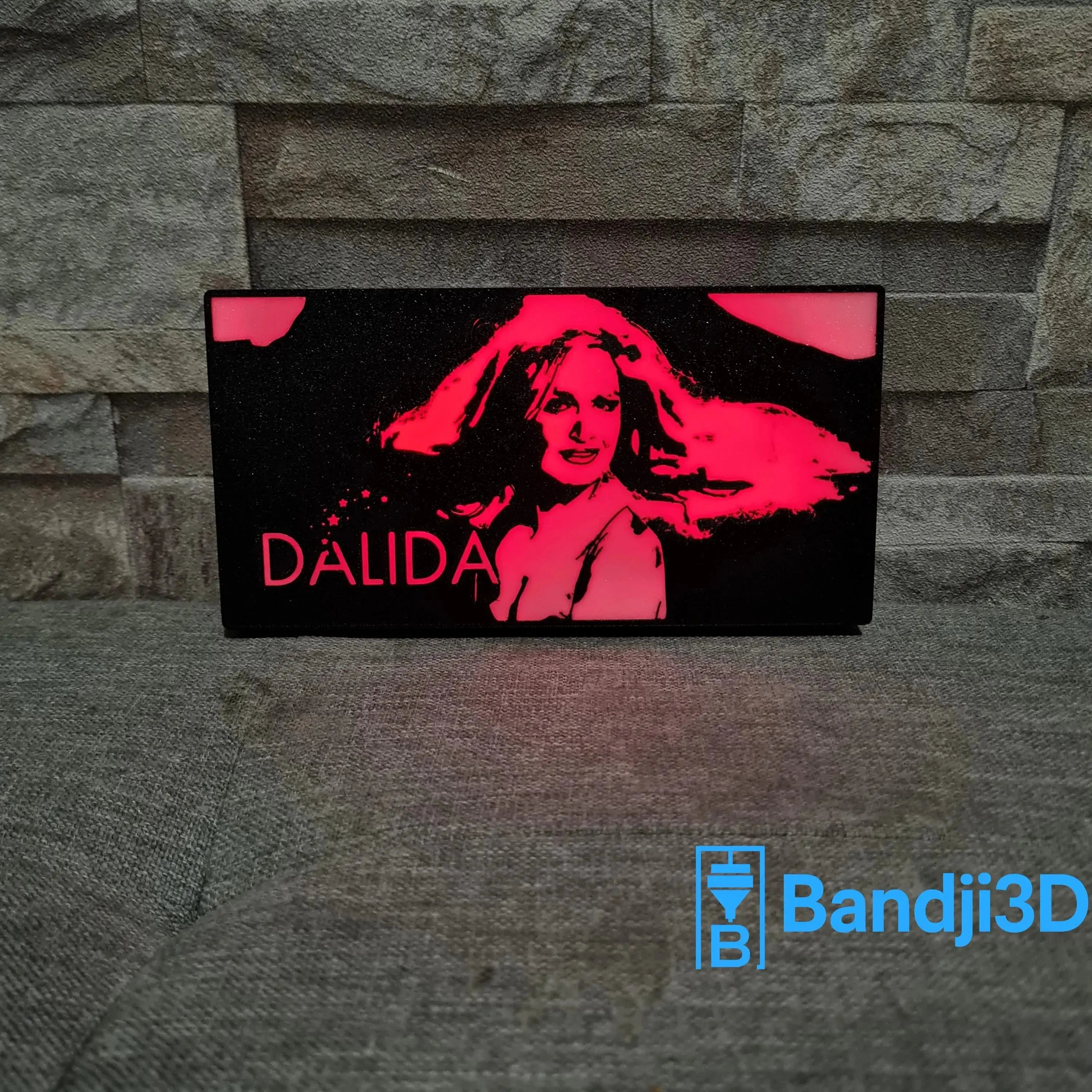 Lampe LED Dalida – Portrait Gravé & Personnalisation au Dos | Bandji3D Bandji3D