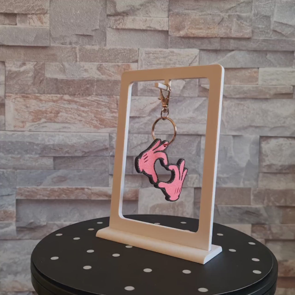 3D Heart-Shaped Hands Keychain – Personalized Gift for Love and Friendship